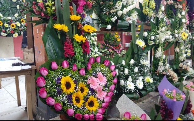 Vendedores de flores esperan repunte de 40 % el día del amor y la amistad -  AVC Noticias